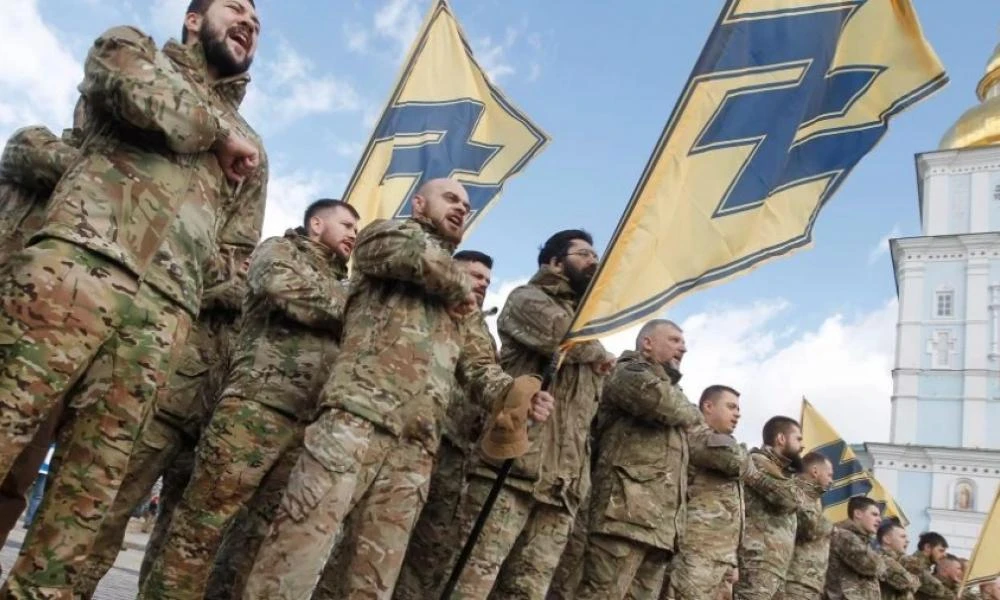 Η κυβέρνηση Μπάιντεν αποφάσισε την άρση της απαγόρευσης χρήσης αμερικανικών όπλων στην ουκρανική ταξιαρχία Αζόφ μετά από 10 χρόνια